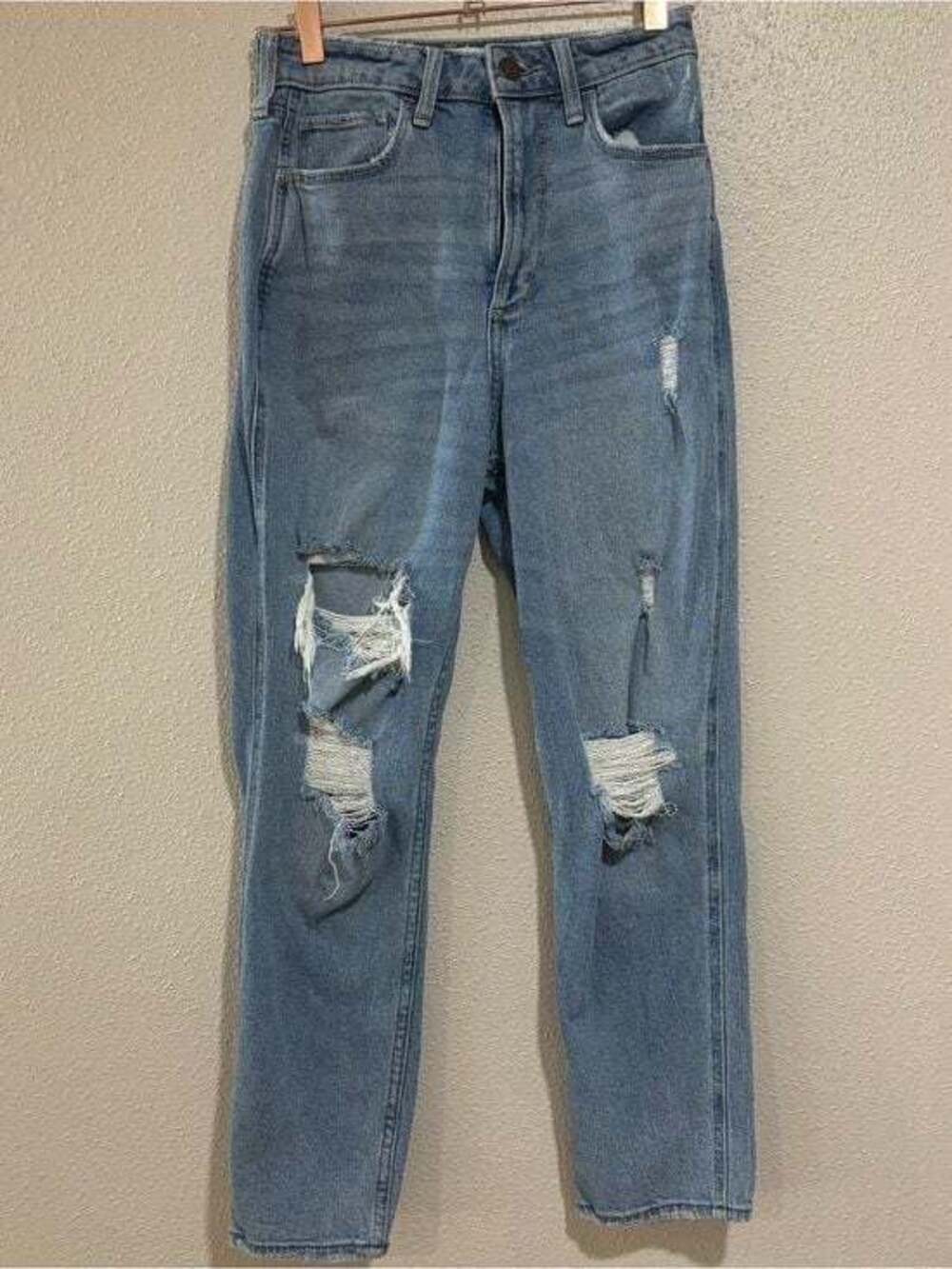 Hollister Curvy Ultra High Rise Mom Jeans Distressed 26R